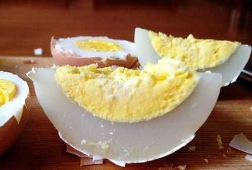 鵝蛋有晃動(dòng)的聲音 打開(kāi)看蛋黃蛋清已經(jīng)混在一起了 但是沒(méi)有異味