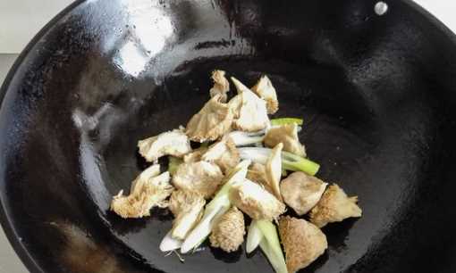 猴頭菇的功效與作用及食用方法,猴頭菇的吃法做法與功效圖4