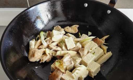 猴頭菇的功效與作用及食用方法,猴頭菇的吃法做法與功效圖5