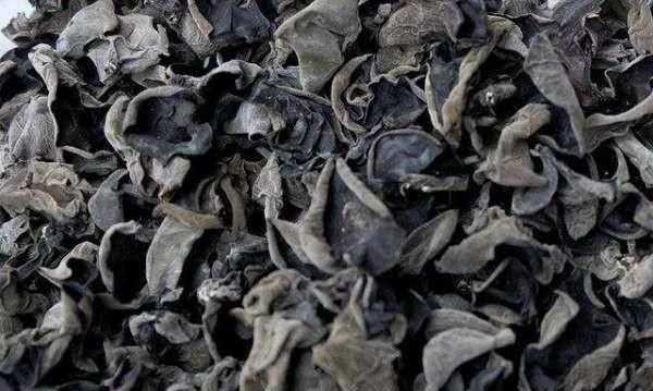 吃了過期的干木耳怎么辦，干木耳保質(zhì)期多久？圖1