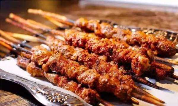 羊肉串怎么判斷有沒有熟,烤羊肉串怎么看熟沒熟圖4