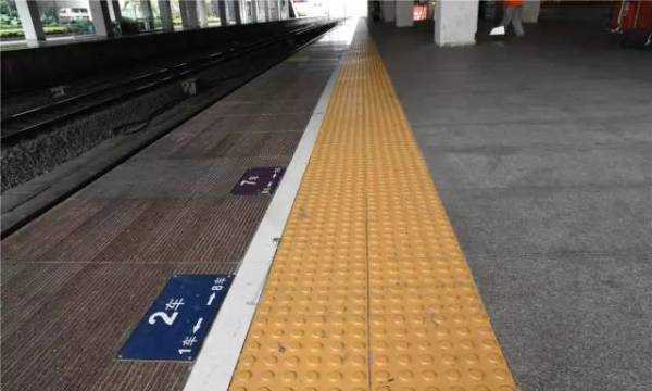 新手坐動(dòng)車(chē)怎么找車(chē)廂,新手坐高鐵怎么找車(chē)廂圖解圖6