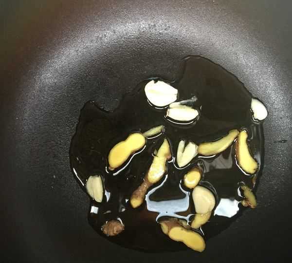 紅燒雞爪怎么做好吃,雞爪怎么炒做好吃又簡(jiǎn)單易學(xué)圖6