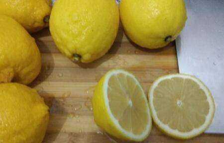 怎樣用烤箱烘干檸檬片竅門,烤箱烘干檸檬片的溫度時(shí)間圖2