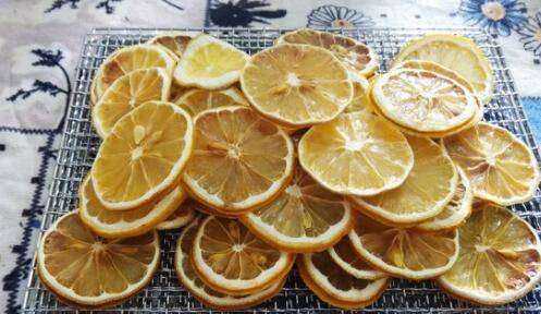 怎樣用烤箱烘干檸檬片竅門,烤箱烘干檸檬片的溫度時(shí)間圖4