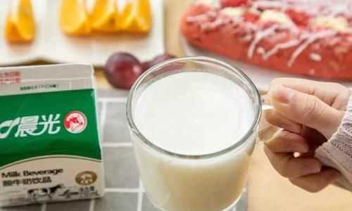 牛奶開(kāi)封之后放冰箱還能保存多久