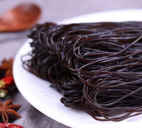 蕨根粉煮多長時(shí)間能熟,蕨根粉是日常生活中非常普遍的美味食物嗎圖1