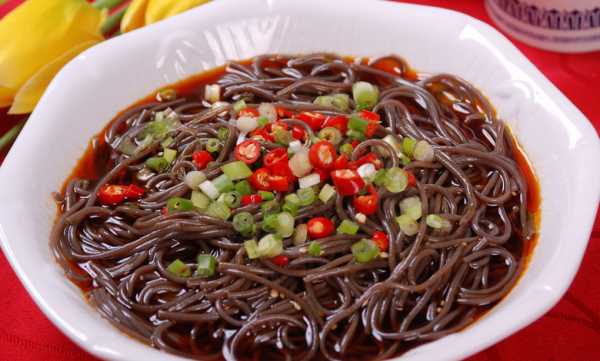 蕨根粉煮多長時(shí)間能熟,蕨根粉是日常生活中非常普遍的美味食物嗎圖2