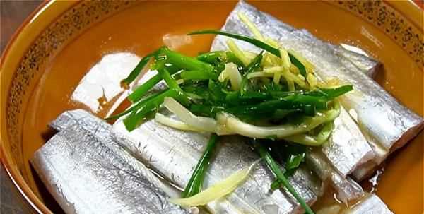 帶魚怎么清蒸沒有腥味,帶魚怎么做好吃又簡單清蒸帶魚圖9