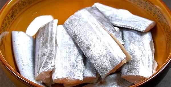 帶魚怎么清蒸沒有腥味,帶魚怎么做好吃又簡單清蒸帶魚圖10