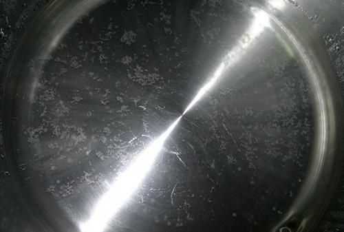 開水上面的白色漂浮物可以喝嗎