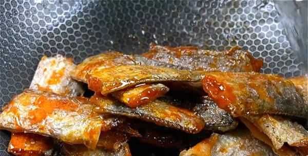 帶魚怎么清蒸沒有腥味,帶魚怎么做好吃又簡單清蒸帶魚圖16