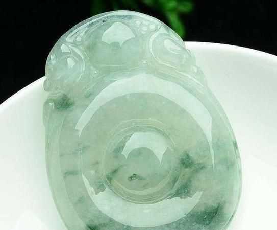 翡翠鐲子選糯化好還是糯冰種好