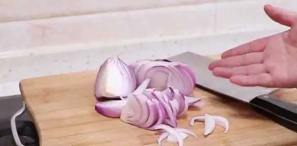 洋蔥能放冰箱,洋蔥可以放冰箱里保存嗎圖1