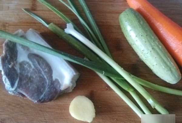 怎么做炒臘肉,炒臘肉的做法圖12