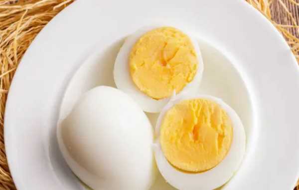 晚上煮的雞蛋第二天早上可以吃,隔夜水煮蛋第二天可以吃嗎圖1