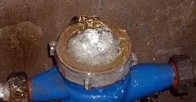 我家水表在外面每年都凍破怎么辦