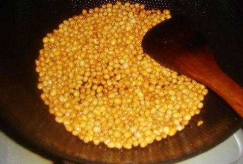 炒黃豆怎么炒好吃,炒黃豆醬的制作方法圖8