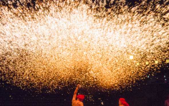 徒手斷鐵水原理,打鐵花的化學原理是什么圖2