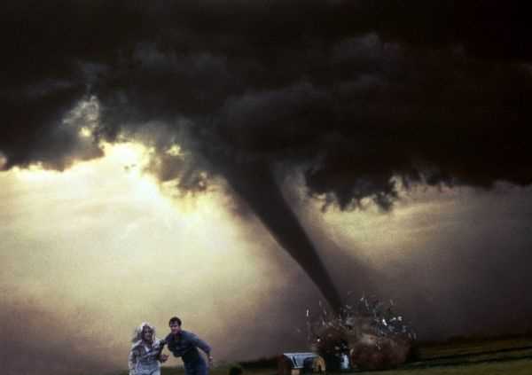 當(dāng)龍卷風(fēng)來臨時(shí)我們應(yīng)該怎么辦,野外遇到龍卷風(fēng)如何預(yù)防自救圖2