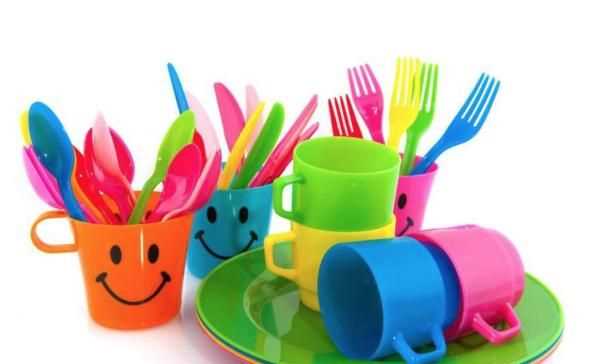 塑料杯子異味如何去除，一買來的塑料杯子總有臭味，我用熱開水加鹽沖洗，這樣有用嗎？圖1