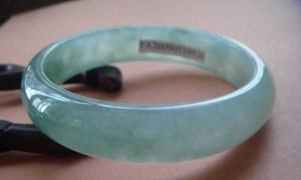 玉和翠的區(qū)別是什么,翡翠和玉有什么區(qū)別圖1