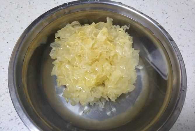 為什么自己熬的銀耳湯不粘稠?銀耳煮不爛是怎么回事?