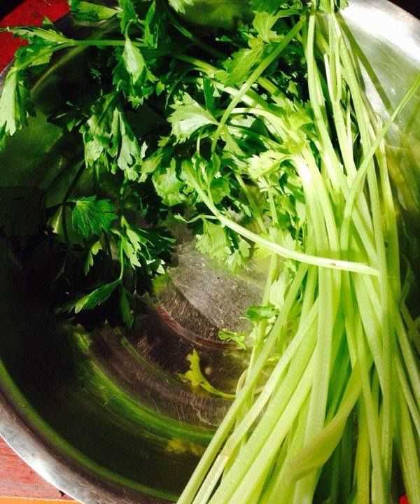 西芹炒多久才算熟,西芹煮多長(zhǎng)時(shí)間能熟圖3