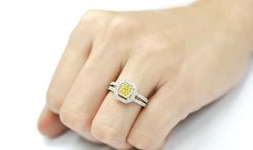 戒指戴大拇指什么意思,左手大拇指戴戒指什么意思圖2