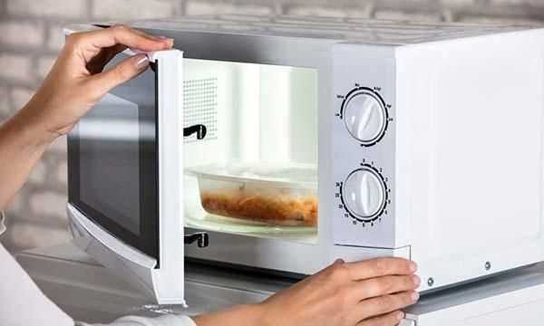 外賣一次性飯盒能放進(jìn)微波爐加熱嗎