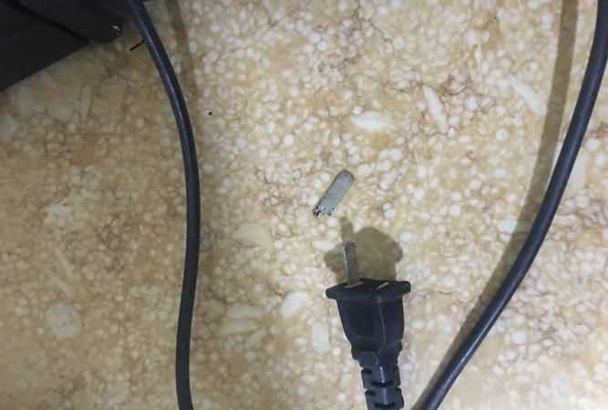 插頭燒黑了要刮干凈嗎