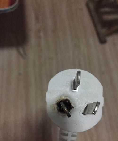 插頭燒黑了一點(diǎn)還能用嗎