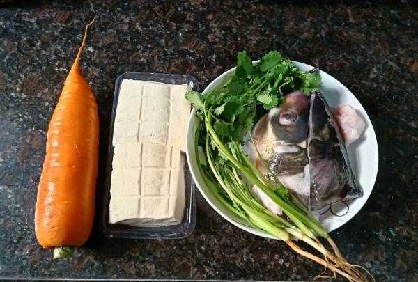 魚(yú)頭豆腐湯的做法,魚(yú)頭豆腐湯的做法家常做法圖1