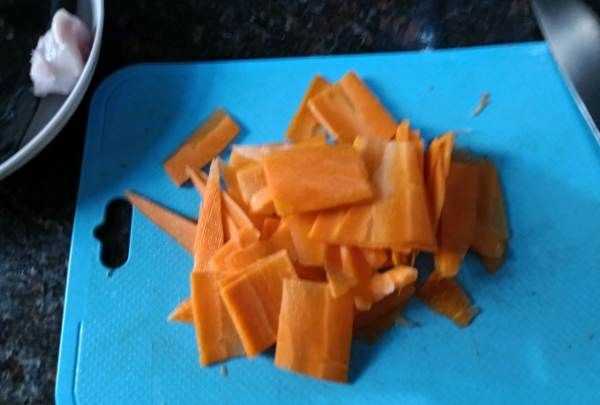 魚(yú)頭豆腐湯的做法,魚(yú)頭豆腐湯的做法家常做法圖2