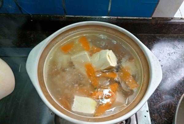 魚(yú)頭豆腐湯的做法,魚(yú)頭豆腐湯的做法家常做法圖8