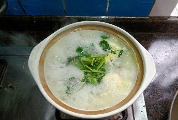 魚(yú)頭豆腐湯的做法,魚(yú)頭豆腐湯的做法家常做法圖9