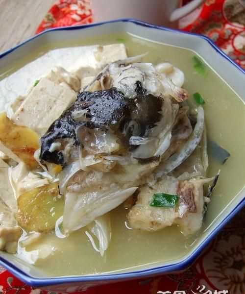 魚(yú)頭豆腐湯的做法