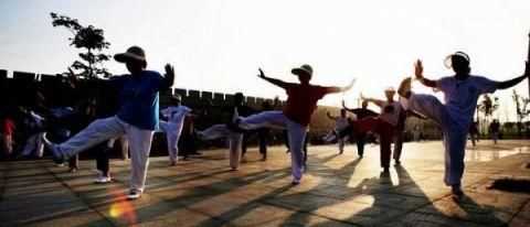 晨練幾點(diǎn)起床比較好