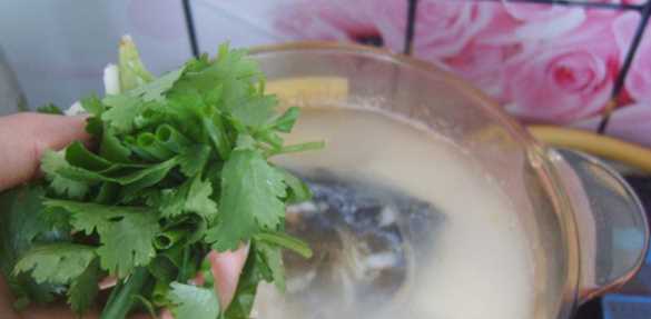 魚(yú)頭豆腐湯的做法,魚(yú)頭豆腐湯的做法家常做法圖22