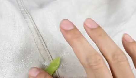 衣服上有血跡怎么洗掉,衣服血跡如何洗掉小妙招視頻圖3