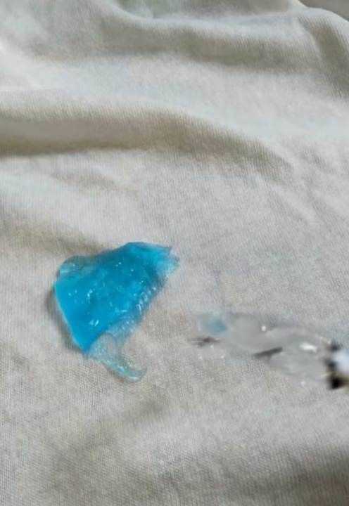 衣服上的水晶泥干了怎么去除,衣服上的水晶泥干了怎么去除小竅門圖2