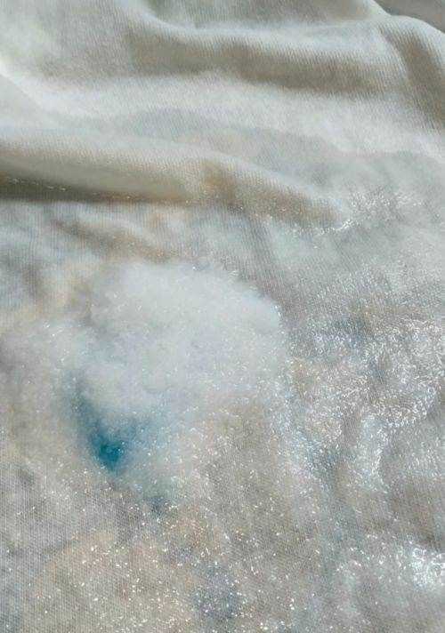 衣服上的水晶泥干了怎么去除,衣服上的水晶泥干了怎么去除小竅門圖3