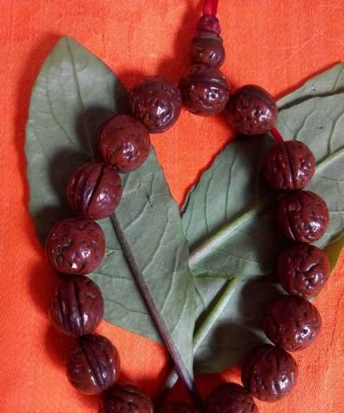 我的桃核手串怎么盤(pán)成這種顏色了呢