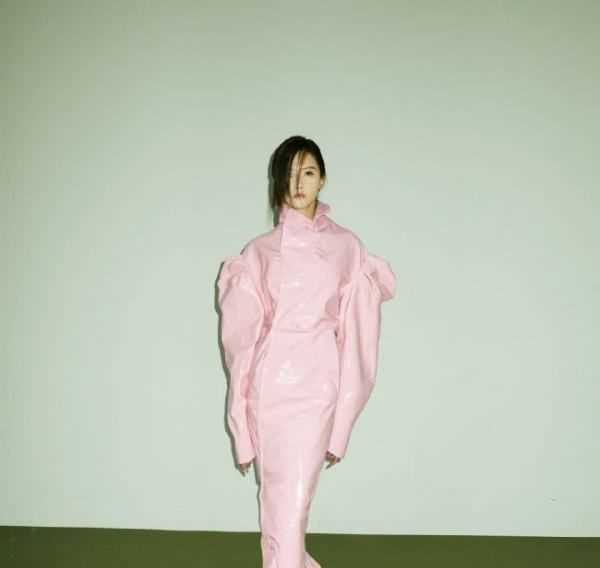 衣服老往身上吸怎么辦,衣服老有靜電粘在身上怎么辦圖4