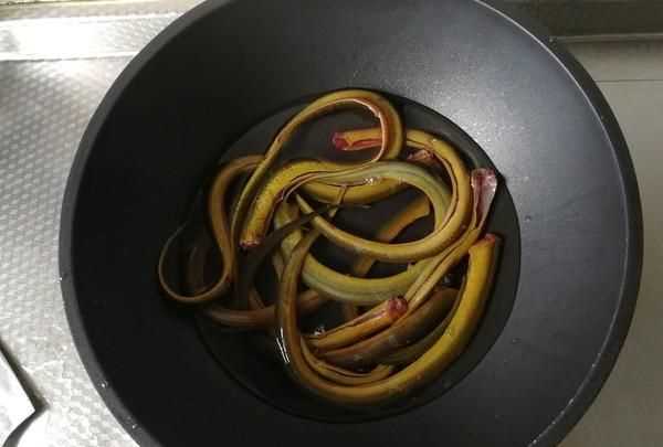 炒黃鱔到底要不要焯水