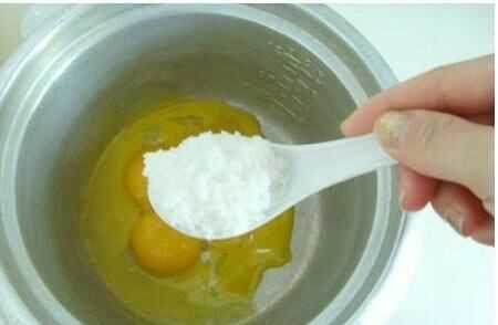 電飯煲怎么單獨(dú)蒸雞蛋,電飯鍋蒸整個(gè)雞蛋蒸幾分鐘能熟了圖2