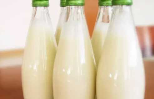 微波爐可以熱牛奶,牛奶可以放微波爐里面加熱幾分鐘圖1