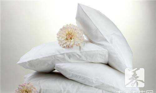凝膠枕頭危害,女人用軟綿綿的枕頭睡覺害處大嗎圖1