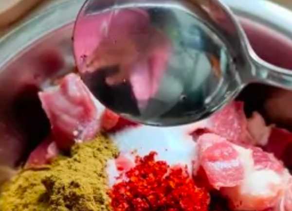 空氣炸鍋怎么烤羊肉,用空氣炸鍋烤羊肉串需要多長時(shí)間多少溫度圖4