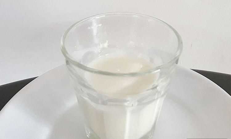 酸奶好的時候放在冰箱，到過期很久了煮一煮還能喝么